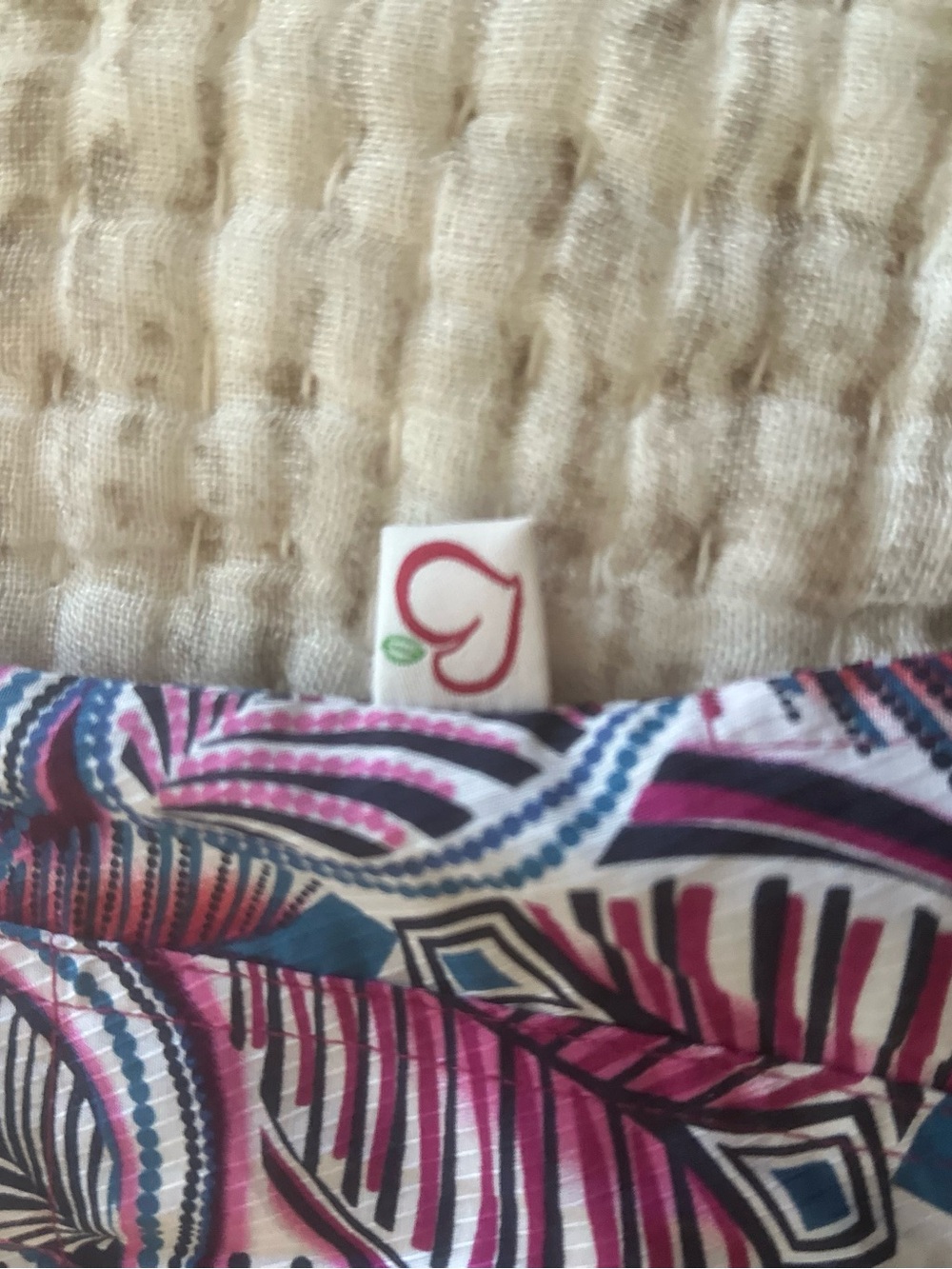 PEACHES Scrub Top - Picture 7 of 9